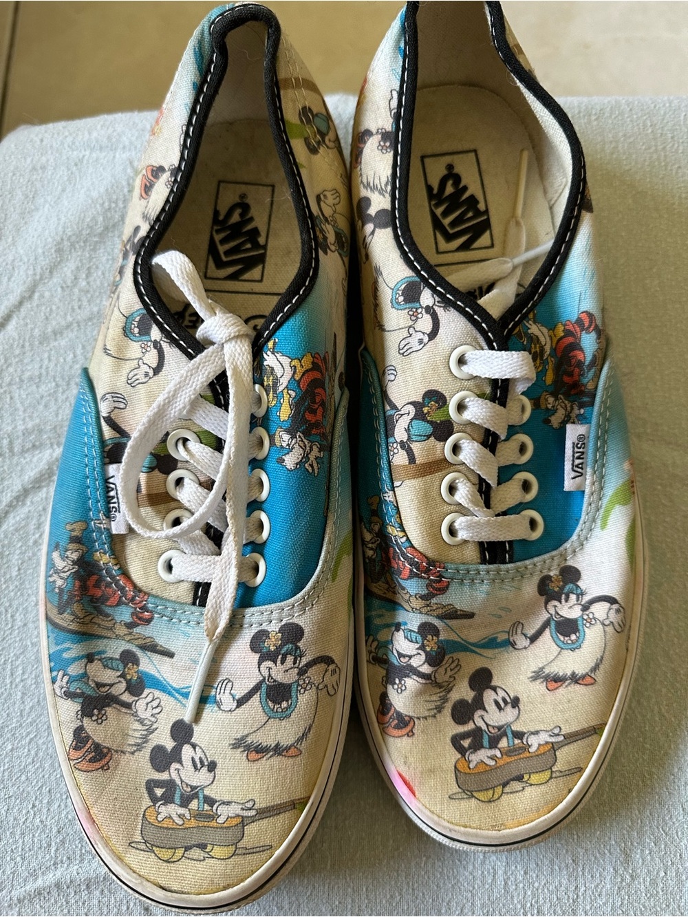 Disney x Vans Women's White and Teal Mickey Canvas Sneakers